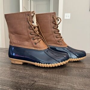 JBU Women's Brown and Navy Winter Boots